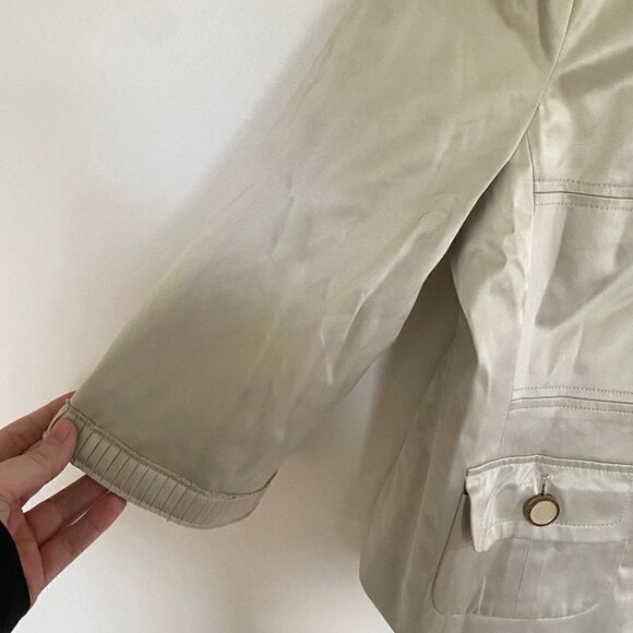 NWT Loft  Pleated Collar and Sleeve Jacket Beige Size 16 - Picture 2 of 7